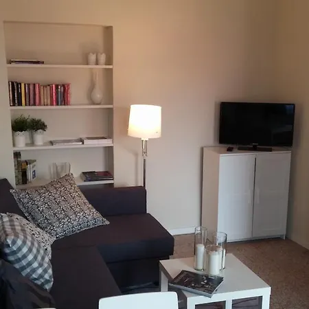 Via Custodi Apartamento *
