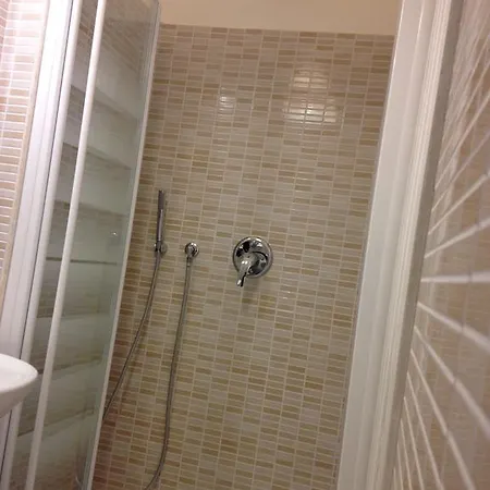 Apartamento Via Custodi Milão